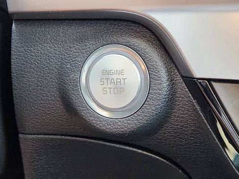 Used 2025 Kia Telluride LX image 15