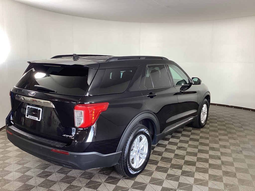 Used 2023 Ford Explorer XLT AWD/4WD image 2