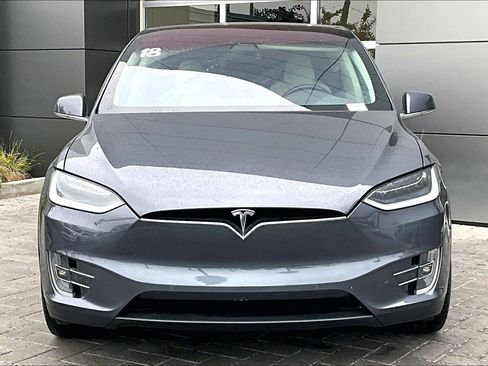 Used 2018 Tesla Model X 75D image 2