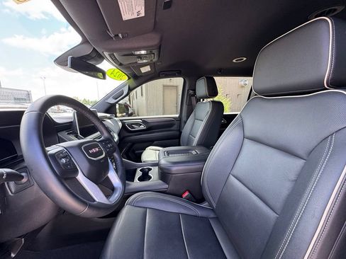 Used 2024 GMC Yukon XL SLT AWD/4WD image 19