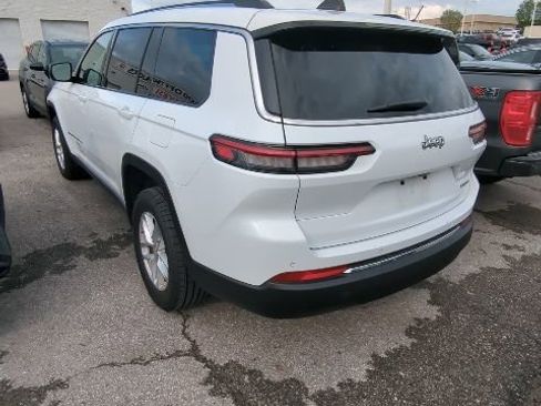 Used 2023 Jeep Grand Cherokee L Laredo image 13