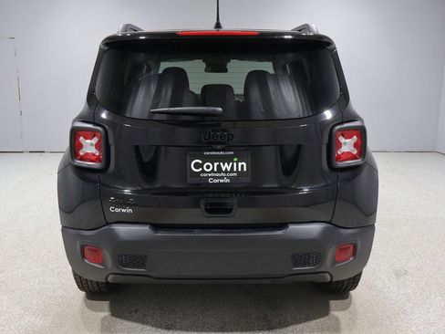 Used 2023 Jeep Renegade Latitude AWD/4WD image 3