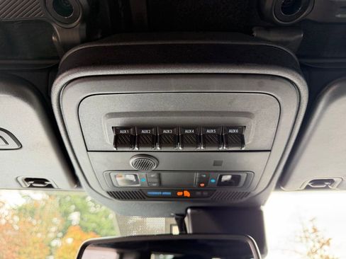 Used 2023 Ford Bronco Wildtrak image 29