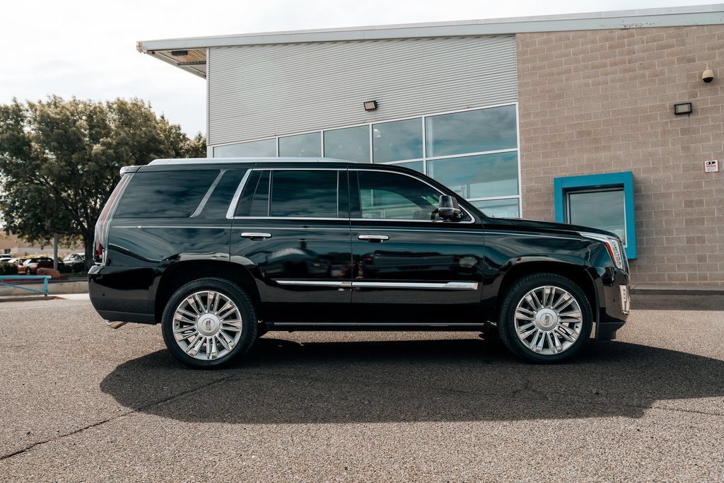 Used 2017 Cadillac Escalade Platinum AWD/4WD image 8