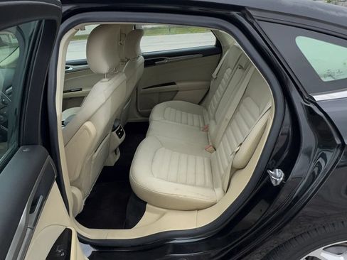 Used 2015 Ford Fusion SE FWD image 17