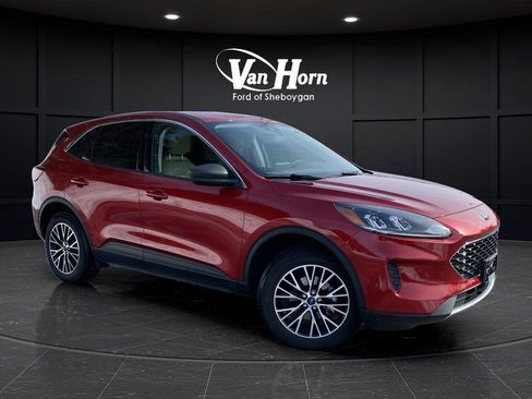 Used 2022 Ford Escape SE w/ Cold Weather Package image 1