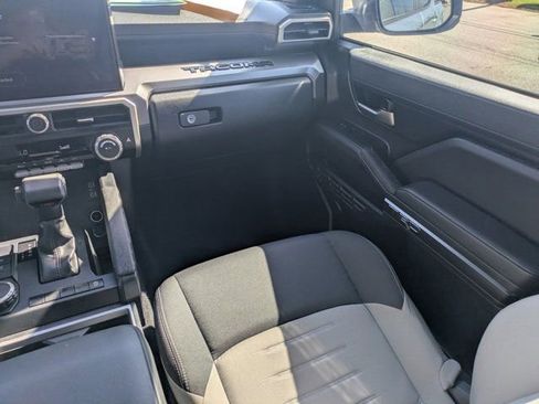 Used 2024 Toyota Tacoma TRD Sport image 17