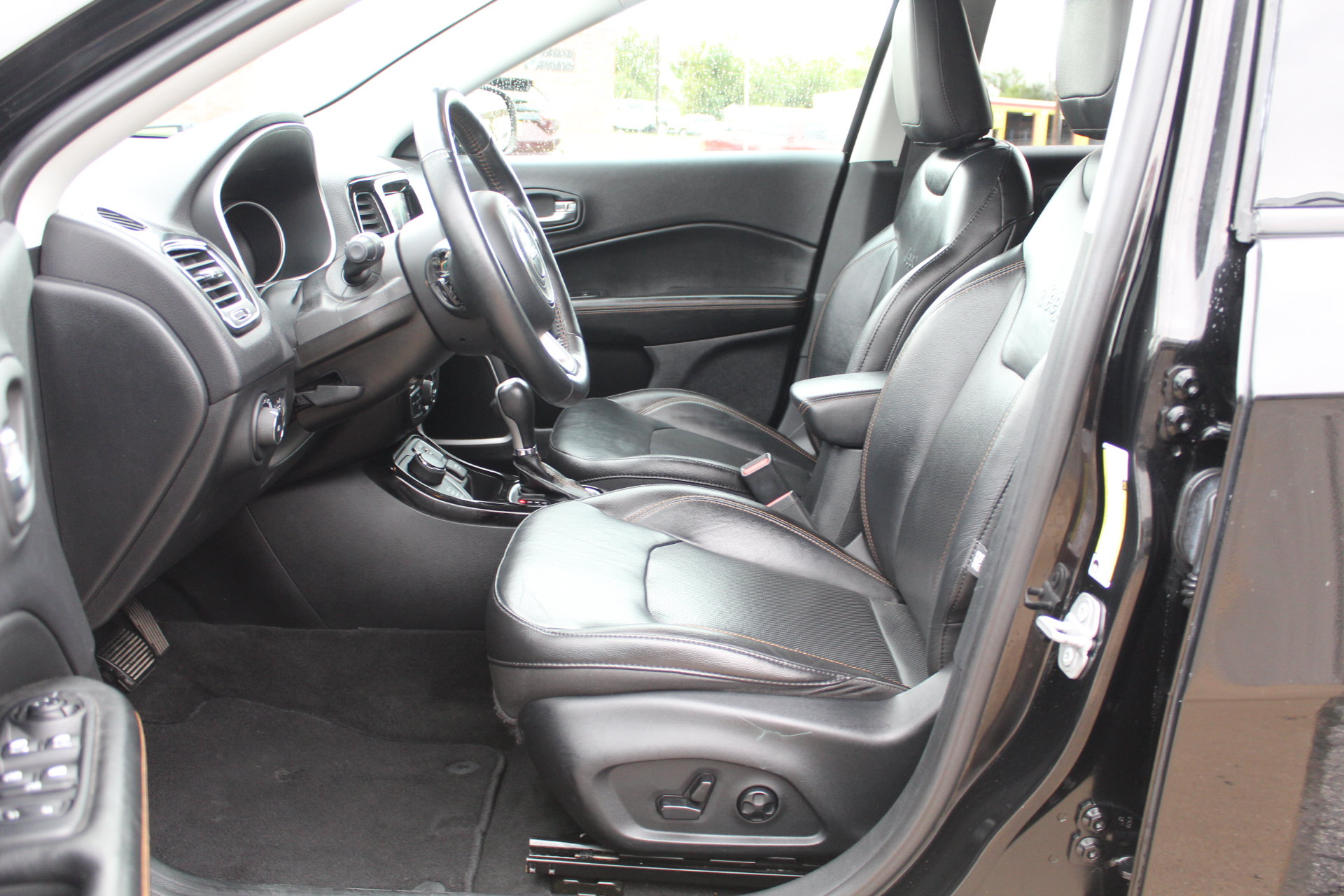 Used 2018 Jeep Compass Limited w/ Navigation Group AWD/4WD image 25