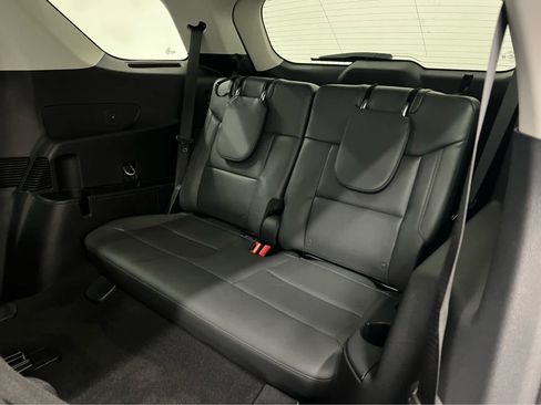 Used 2025 Ford Explorer Active w/ Active Comfort Package image 9