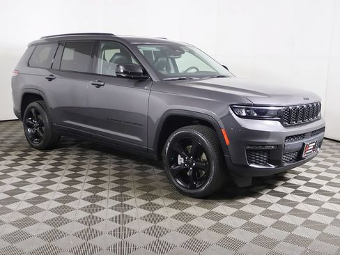 Used 2023 Jeep Grand Cherokee L Limited w/ Black Appearance Package AWD/4WD image 52