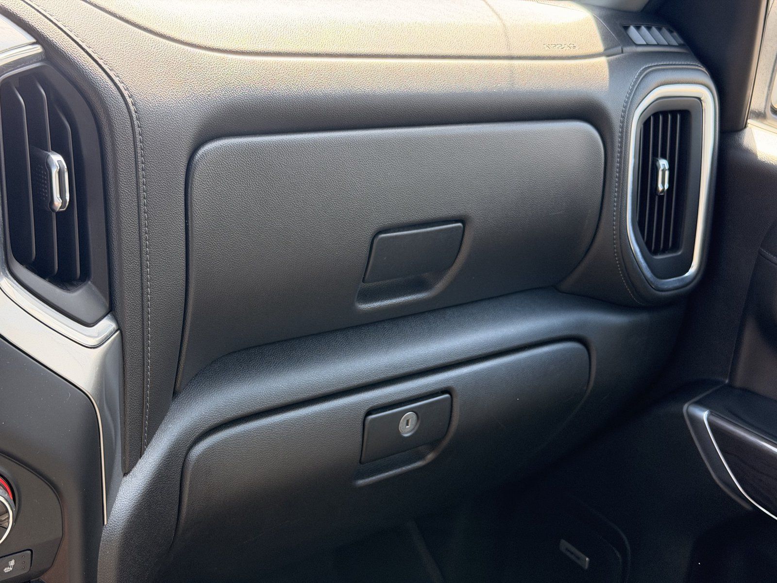 Used 2019 Chevrolet Silverado 1500 LTZ w/ LTZ Plus Package AWD/4WD image 29