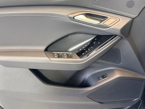 New 2027 Audi Q6 e-tron Premium image 15