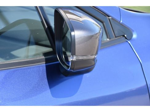 Used 2025 Subaru Crosstrek 2.0i Premium image 28