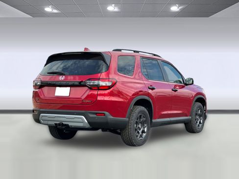 New 2025 Honda Pilot TrailSport image 8