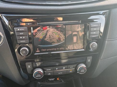 Used 2018 Nissan Rogue SV w/ Premium Package image 23