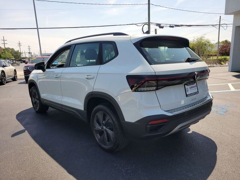 Certified 2025 Volkswagen Taos S FWD image 8