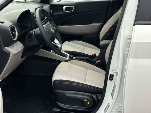 Used 2026 Hyundai Venue SEL FWD image 7