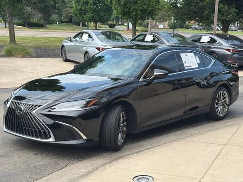 Used 2024 Lexus ES 300h Ultra Luxury w/ Accessory Package (Z2) FWD image 3