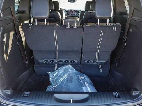 New 2027 Chrysler Pacifica Select FWD image 31