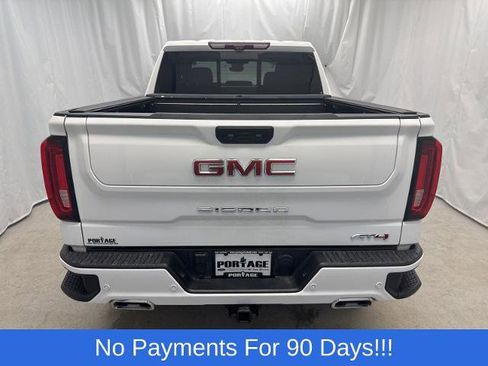 Used 2022 GMC Sierra 1500 AT4 w/ Technology Package AWD/4WD image 4