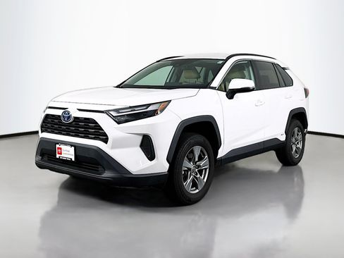 Certified 2022 Toyota RAV4 XLE w/ XLE Grade Weather Package AWD/4WD image 3