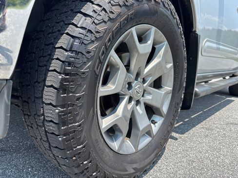 Used 2019 Nissan Frontier SL AWD/4WD image 9