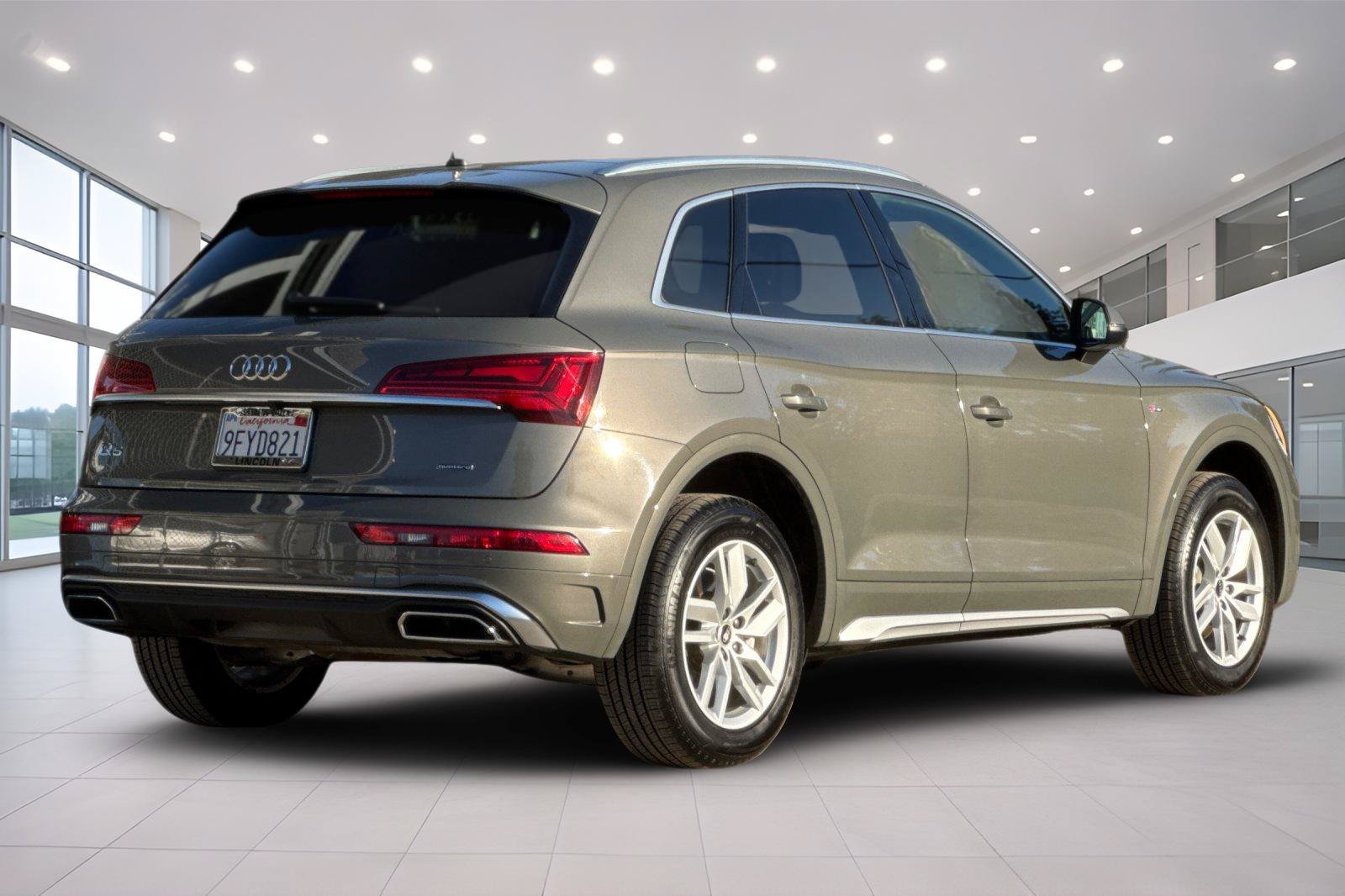 Used 2023 Audi Q5 2.0T Premium w/ Convenience Package AWD/4WD image 4