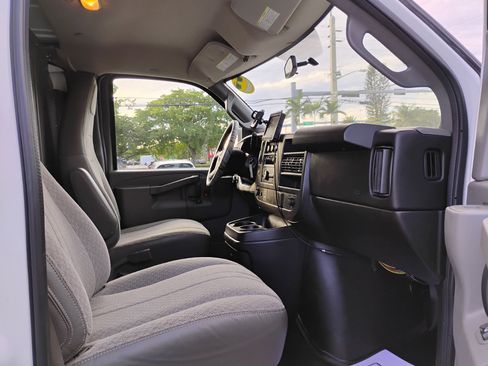 Used 2016 GMC Savana 2500 image 68