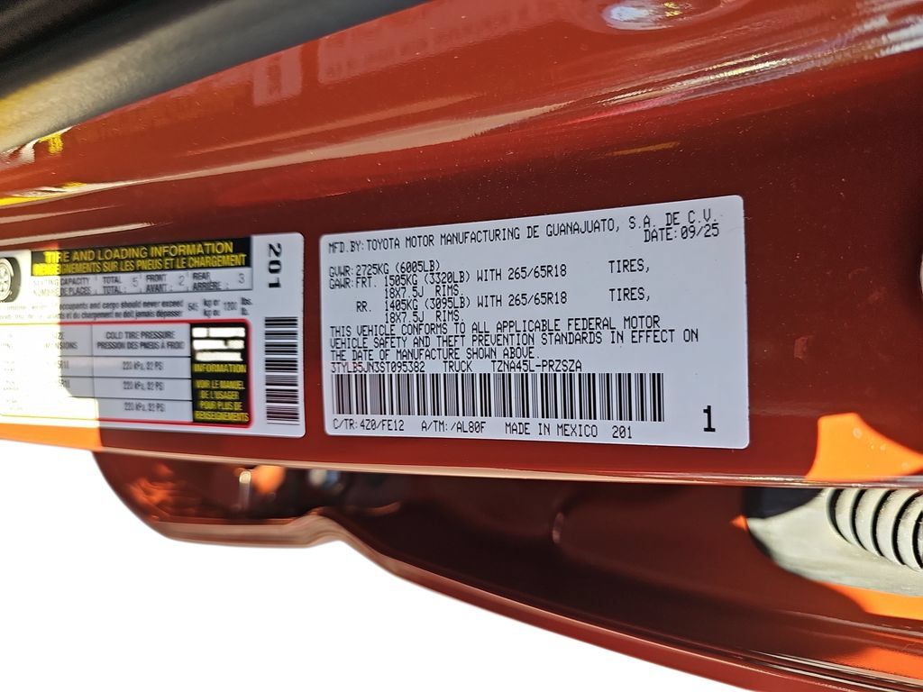 Used 2025 Toyota Tacoma TRD Sport AWD/4WD image 32