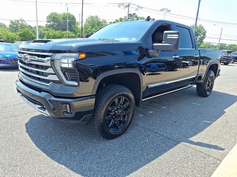 Certified 2025 Chevrolet Silverado 2500 High Country w/ High Country Premium Package AWD/4WD image 3