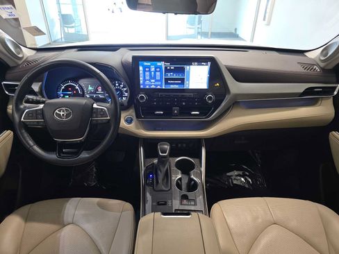 Used 2020 Toyota Highlander Platinum AWD/4WD image 9