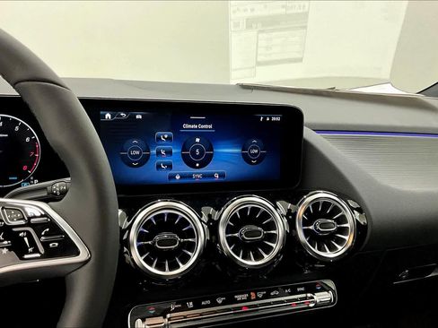 New 2026 Mercedes-Benz GLA 250 image 6