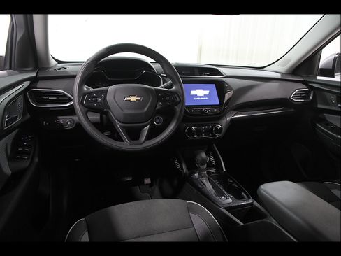 Certified 2023 Chevrolet TrailBlazer LT w/ Convenience Package FWD image 6
