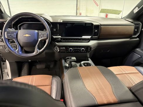 Used 2024 Chevrolet Silverado 1500 High Country w/ Technology Package AWD/4WD image 31