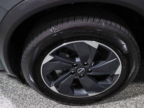 Used 2024 Nissan Rogue SV FWD image 11