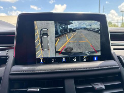 Used 2022 Chevrolet Suburban High Country w/ Premium Package 2 RWD image 27