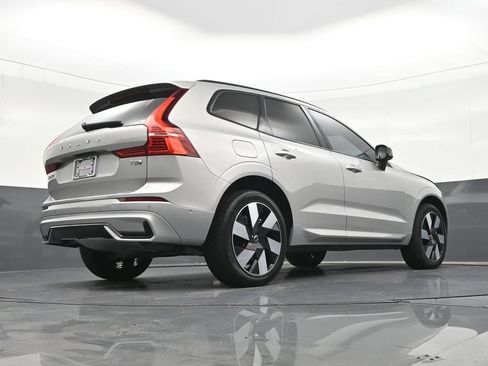 Certified 2025 Volvo XC60 T8 Plus w/ Protection Package Premier AWD/4WD image 29