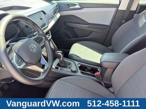 Used 2022 Volkswagen Taos SE AWD/4WD image 13