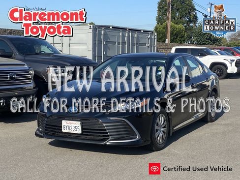 Used 2021 Toyota Camry LE FWD image 1