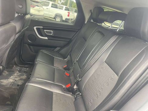 Used 2019 Land Rover Discovery Sport SE image 16