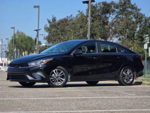 Used 2022 Kia Forte LXS FWD image 21