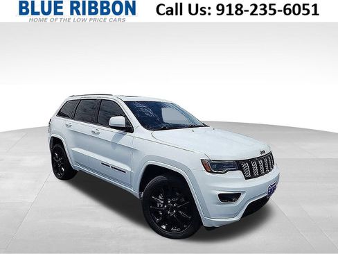 Used 2021 Jeep Grand Cherokee Laredo X image 1