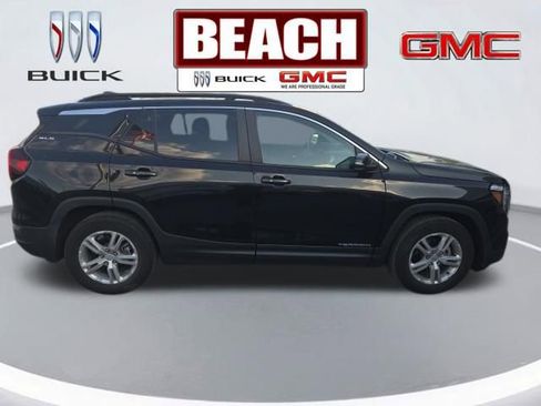 Used 2023 GMC Terrain SLE w/ Driver Convenience Package image 5