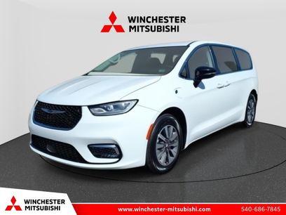 Used 2024 Chrysler Pacifica Select