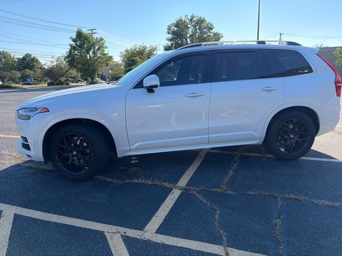 Used 2019 Volvo XC90 T6 Momentum w/ Advanced Package AWD/4WD image 3