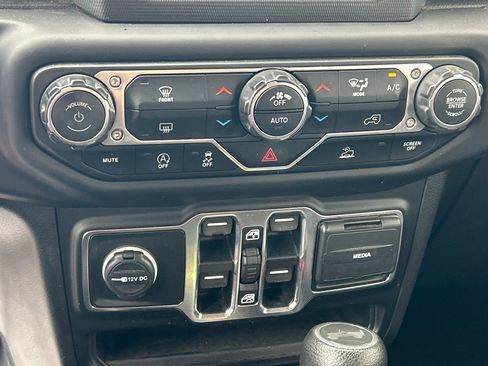 Used 2021 Jeep Wrangler Unlimited Sahara AWD/4WD image 12