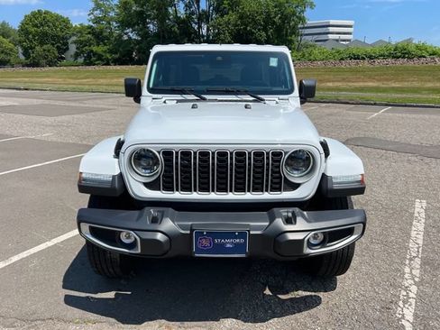 Used 2025 Jeep Wrangler Unlimited Sahara AWD/4WD image 3