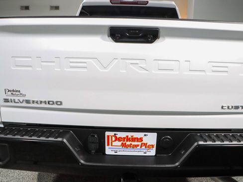 Used 2022 Chevrolet Silverado 2500 Custom w/ Custom Value Package image 8