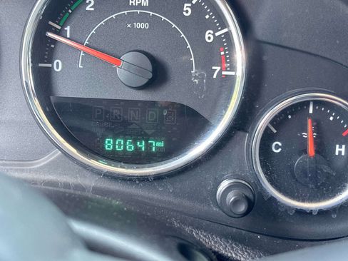Used 2016 Jeep Wrangler Sahara w/ Connectivity Group AWD/4WD image 15