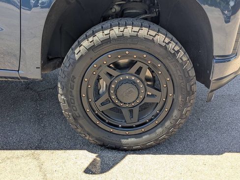 Used 2019 Chevrolet Silverado 1500 Custom w/ Trailering Package image 10